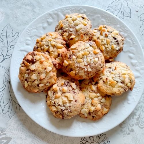 I biscotti al cioccolato e macadamia: una ricetta golosa