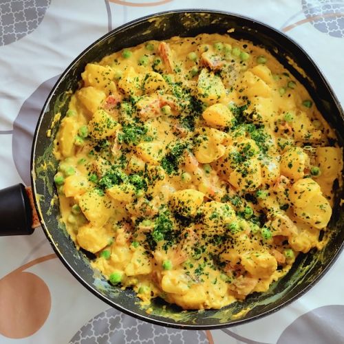 Il curry di patate con crema di cocco: una ricetta vegetariana