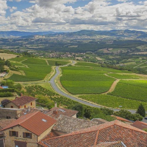 Oingt nel Beaujolais: un viaggio attraverso il tempo e la luce