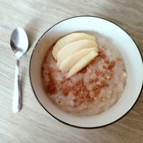 Porridge di mele e cannella: una ricetta vegana