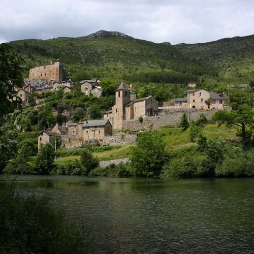 Sainte-Enimie: 3 buoni motivi per visitare questo villaggio delle Gole del Tarn