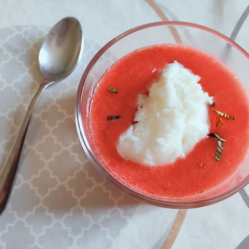 Zuppa di fragole alla menta: un dessert leggero per l'estate